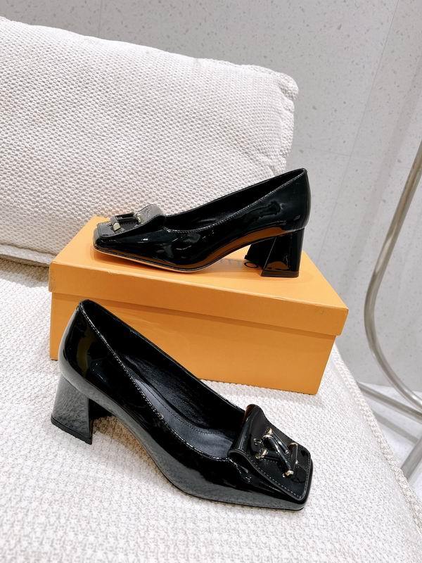 LV Women's Shoes 1048